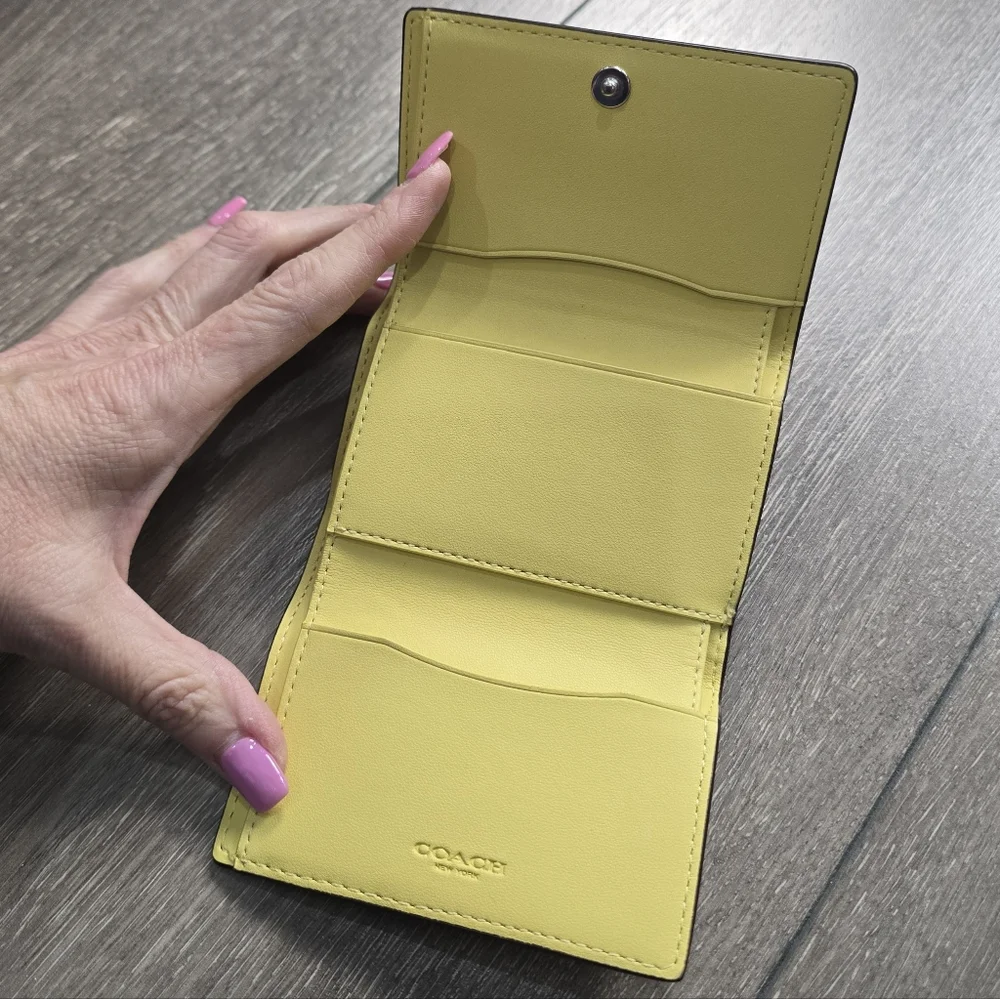 Coach Micro Pebbled Leather Snap Wallet‎ ☆ - Picture 4 of 7